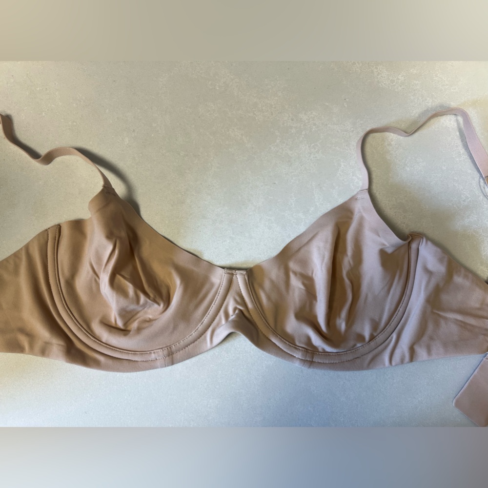 Brand new skims unlined t shirt bra